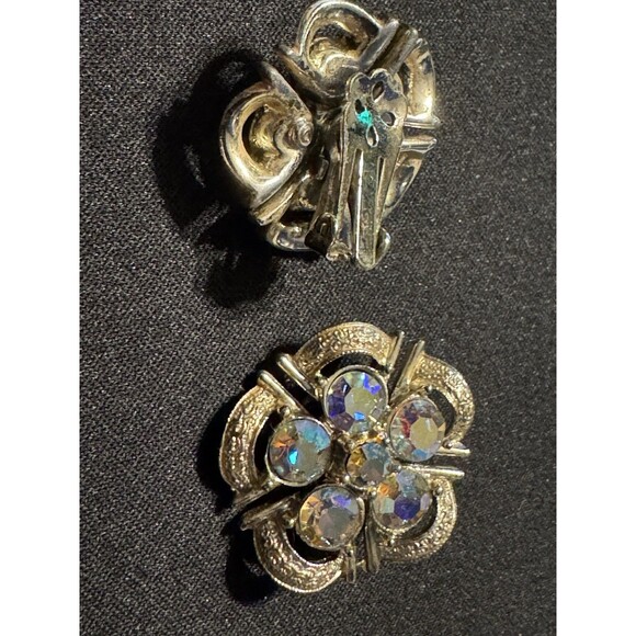 Vintage 1960s Signed CORO Light Gray AB Rhinestones Round Clip-On Earrings - Picture 4 of 4